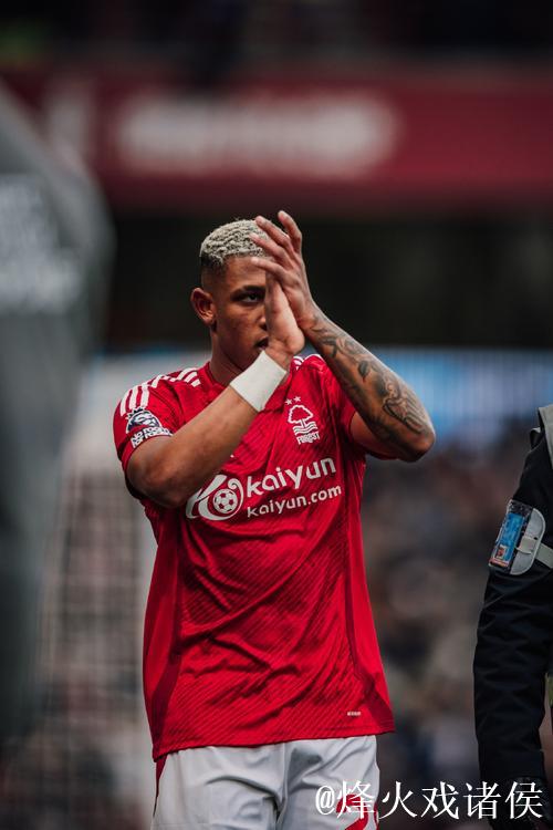 剑南春丨诺丁汉森林3-0胜热刺，奥多伊双响一助，桑加雷一射双传